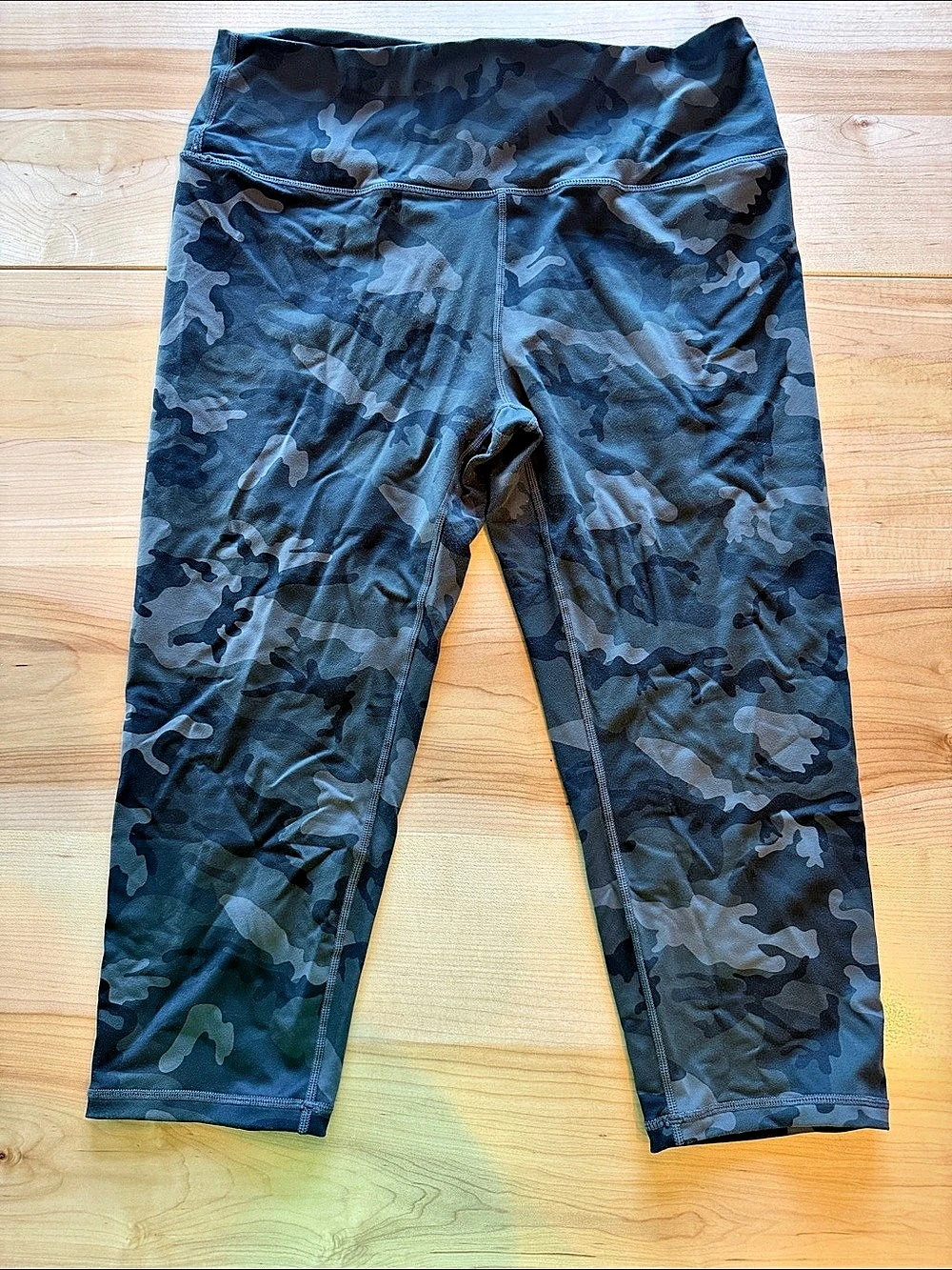 Zyia Women's Camo Leggings in Black & Gray